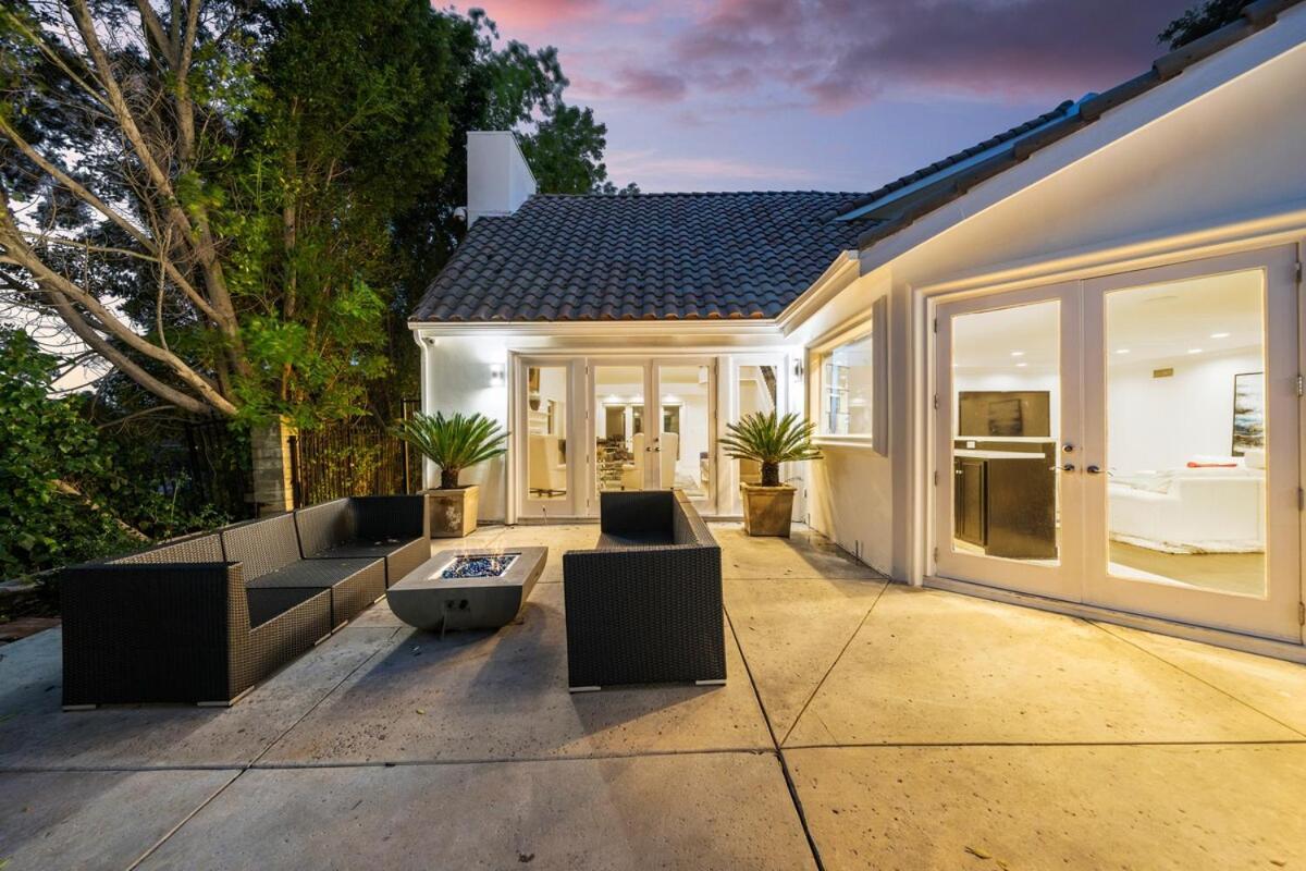 Private 5 Bedroom 6 Bathroom Encino Estate With Pool And Jacuzzi - Los Angeles, Los Angeles